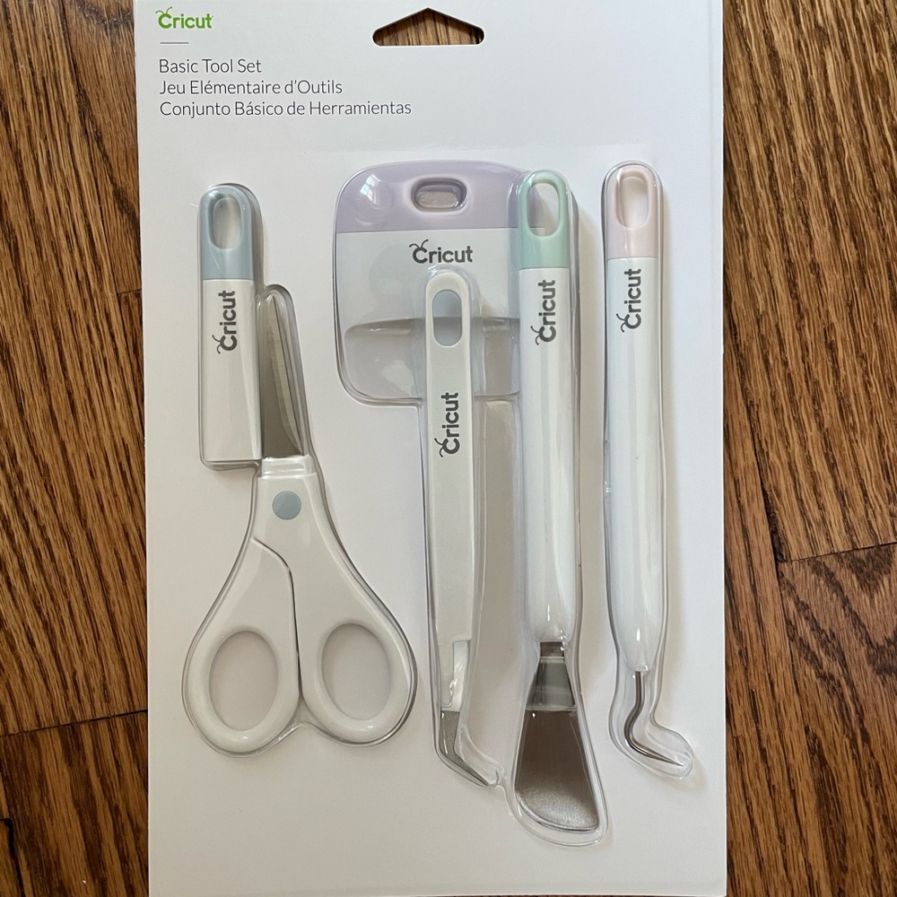 Brand new , un opened Cricut accessory set